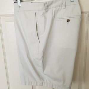 Vineyard Vines 42 Breaker flat front short